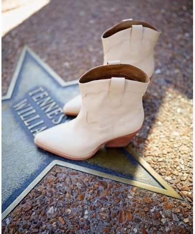 Women's Roslyn Western Booties Tan/Beige $72.67 Shoes